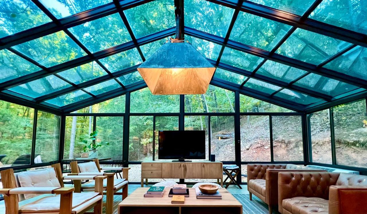 Glass Cabin Юрека Спрингс Екстериор снимка