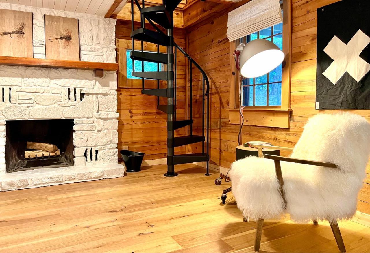 Glass Cabin Юрека Спрингс Екстериор снимка