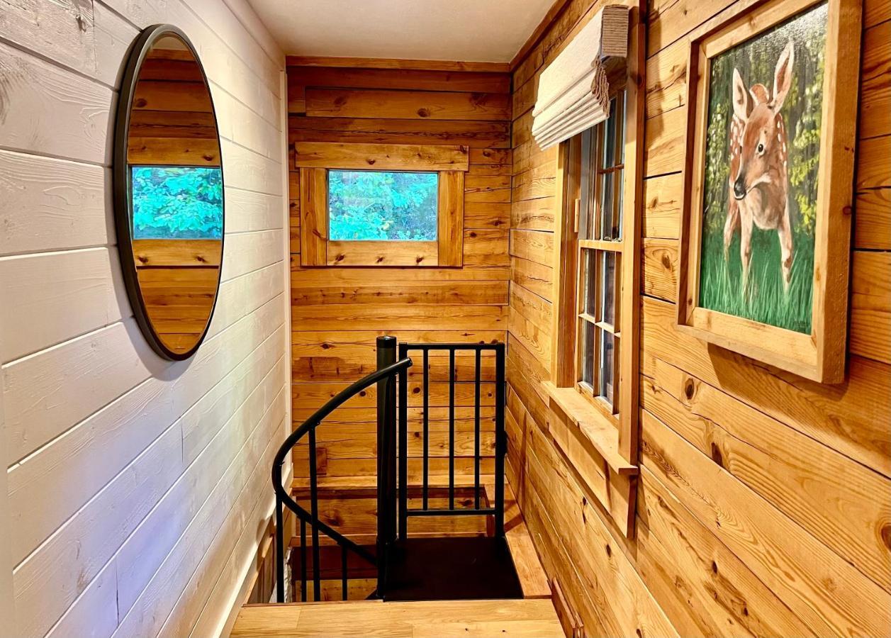 Glass Cabin Юрека Спрингс Екстериор снимка