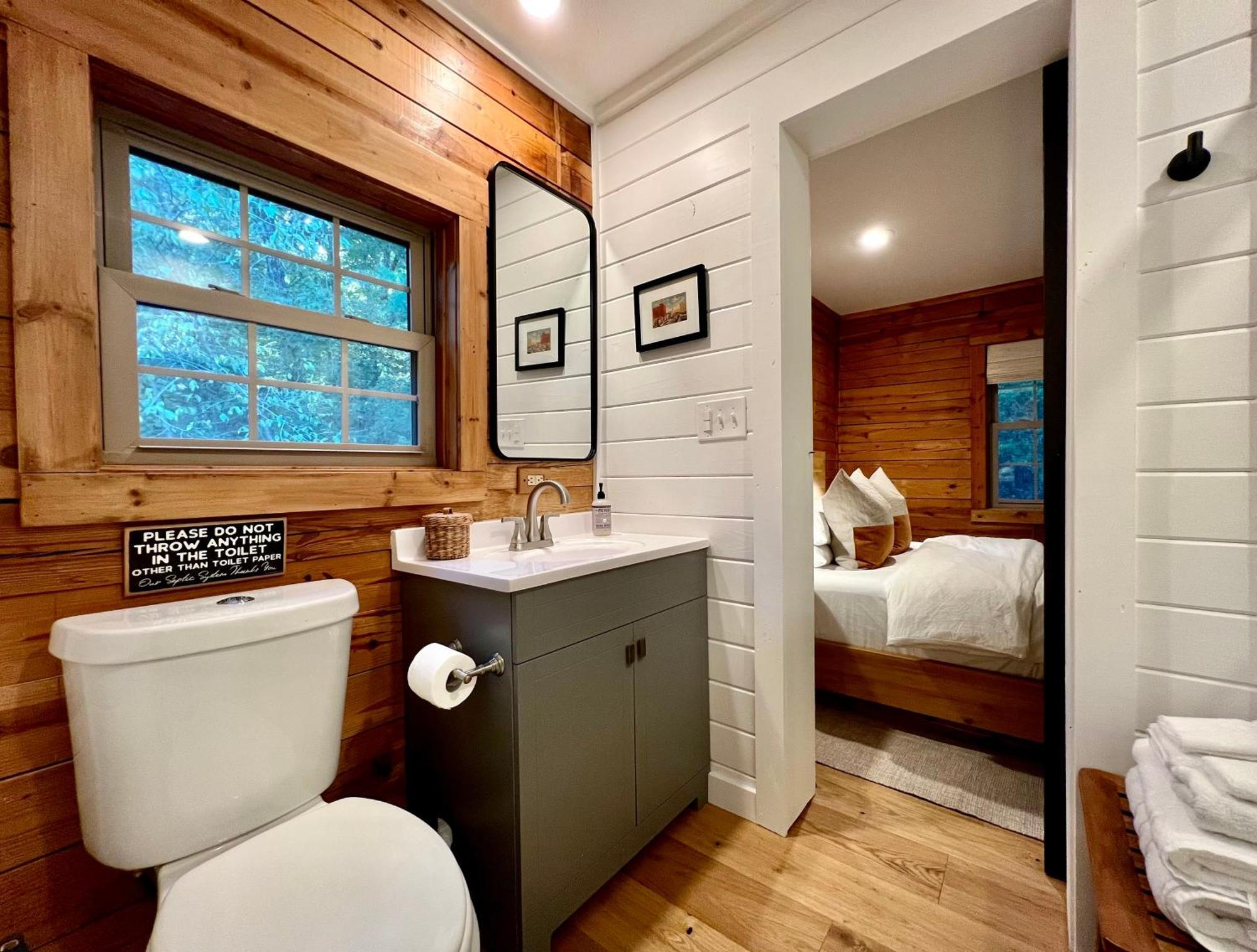 Glass Cabin Юрека Спрингс Екстериор снимка